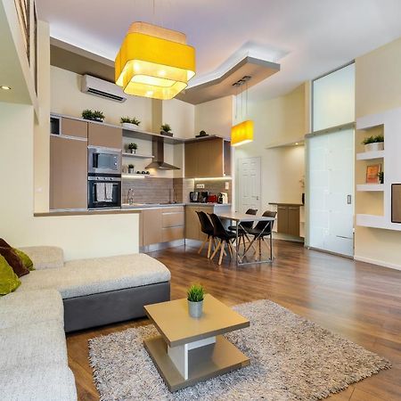 Spacious & Stylish Apartment In Downtown Budapesta Exterior foto