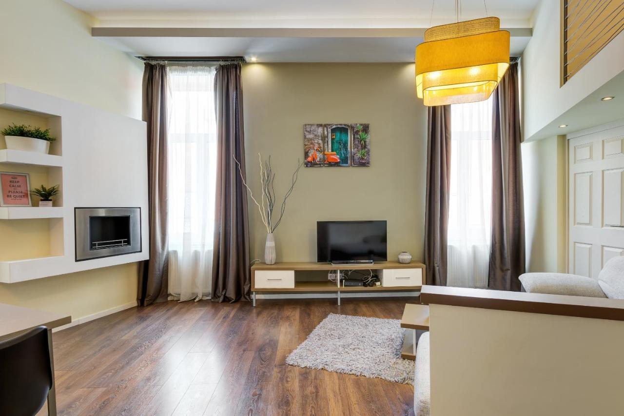 Spacious & Stylish Apartment In Downtown Budapesta Exterior foto