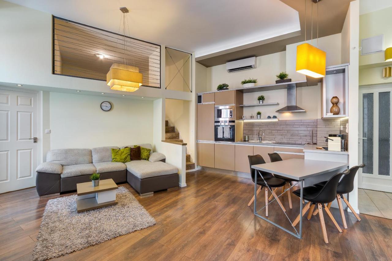Spacious & Stylish Apartment In Downtown Budapesta Exterior foto