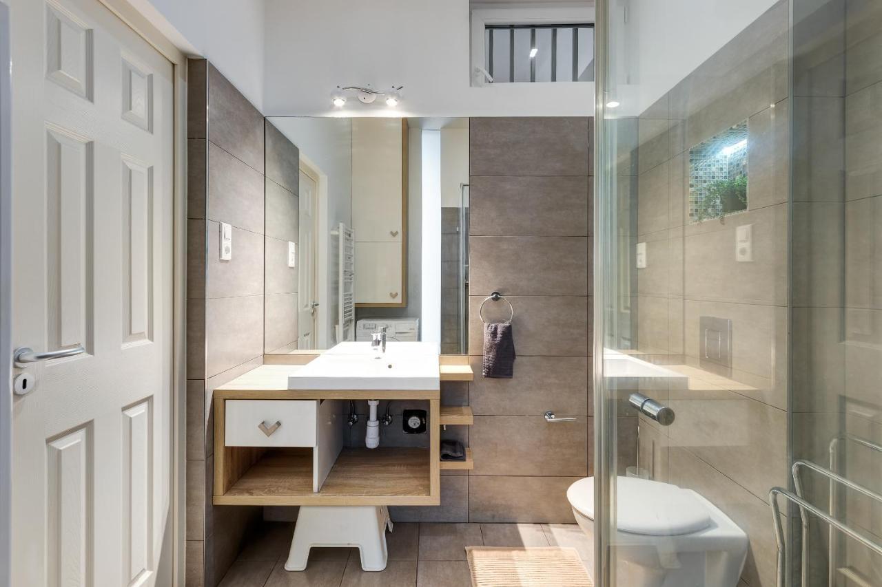 Spacious & Stylish Apartment In Downtown Budapesta Exterior foto