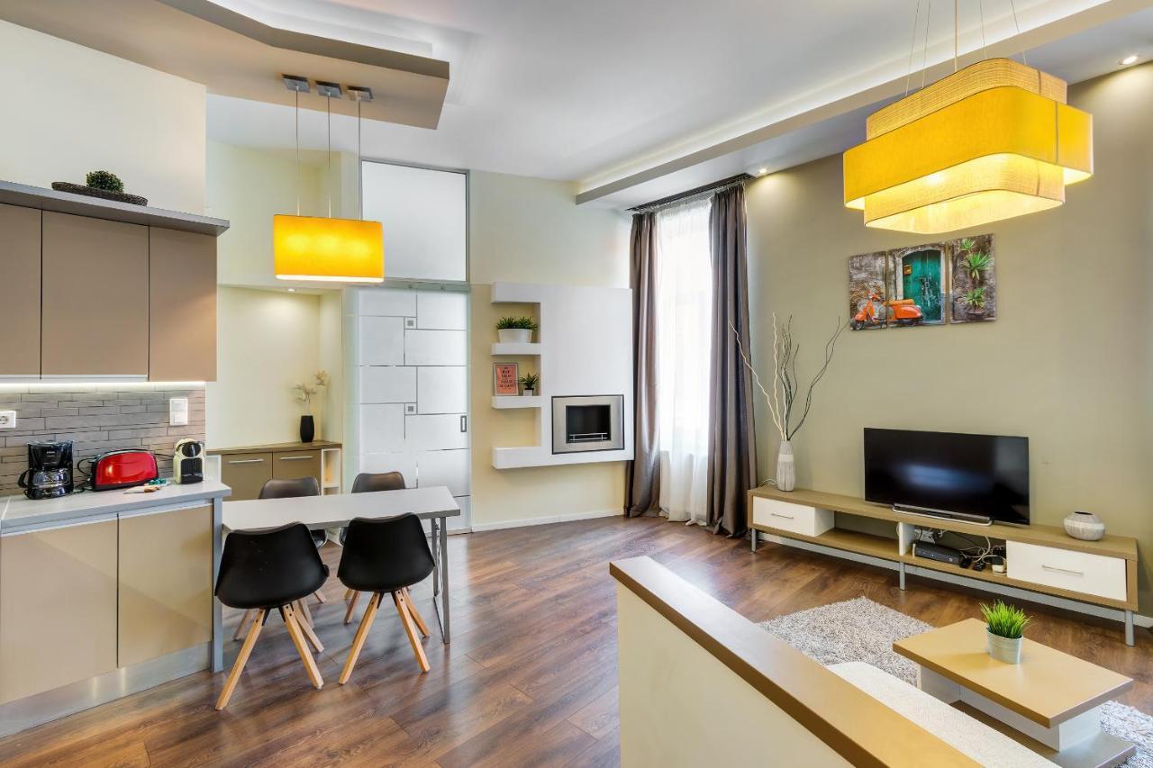 Spacious & Stylish Apartment In Downtown Budapesta Exterior foto