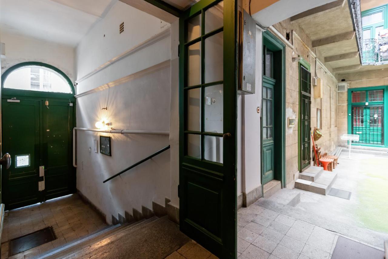 Spacious & Stylish Apartment In Downtown Budapesta Exterior foto
