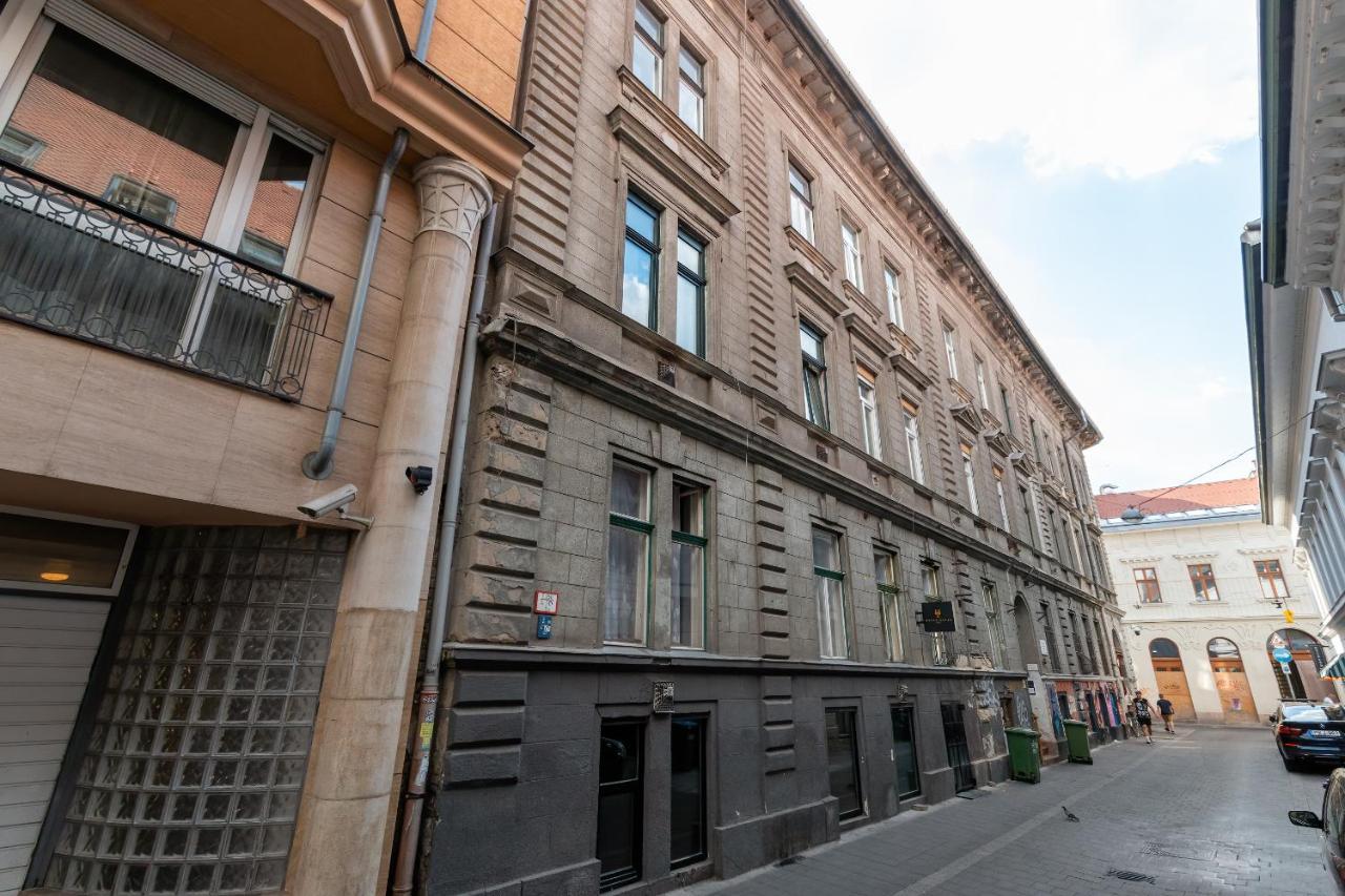 Spacious & Stylish Apartment In Downtown Budapesta Exterior foto