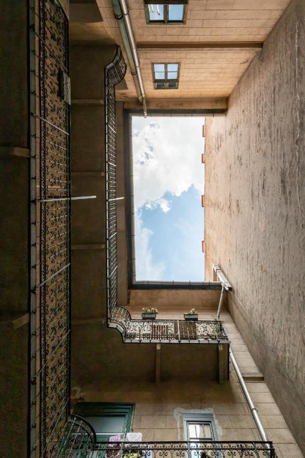 Spacious & Stylish Apartment In Downtown Budapesta Exterior foto