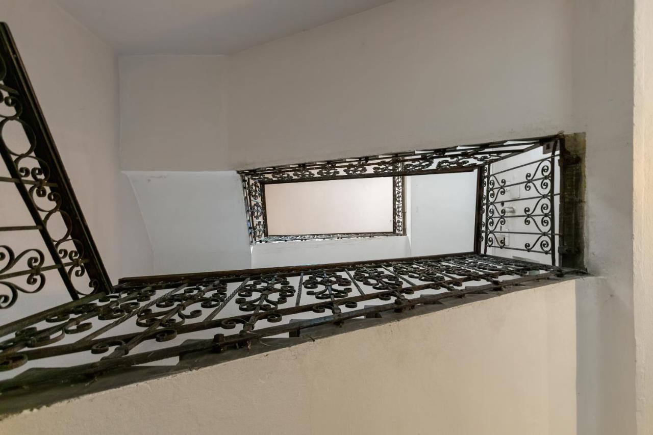 Spacious & Stylish Apartment In Downtown Budapesta Exterior foto